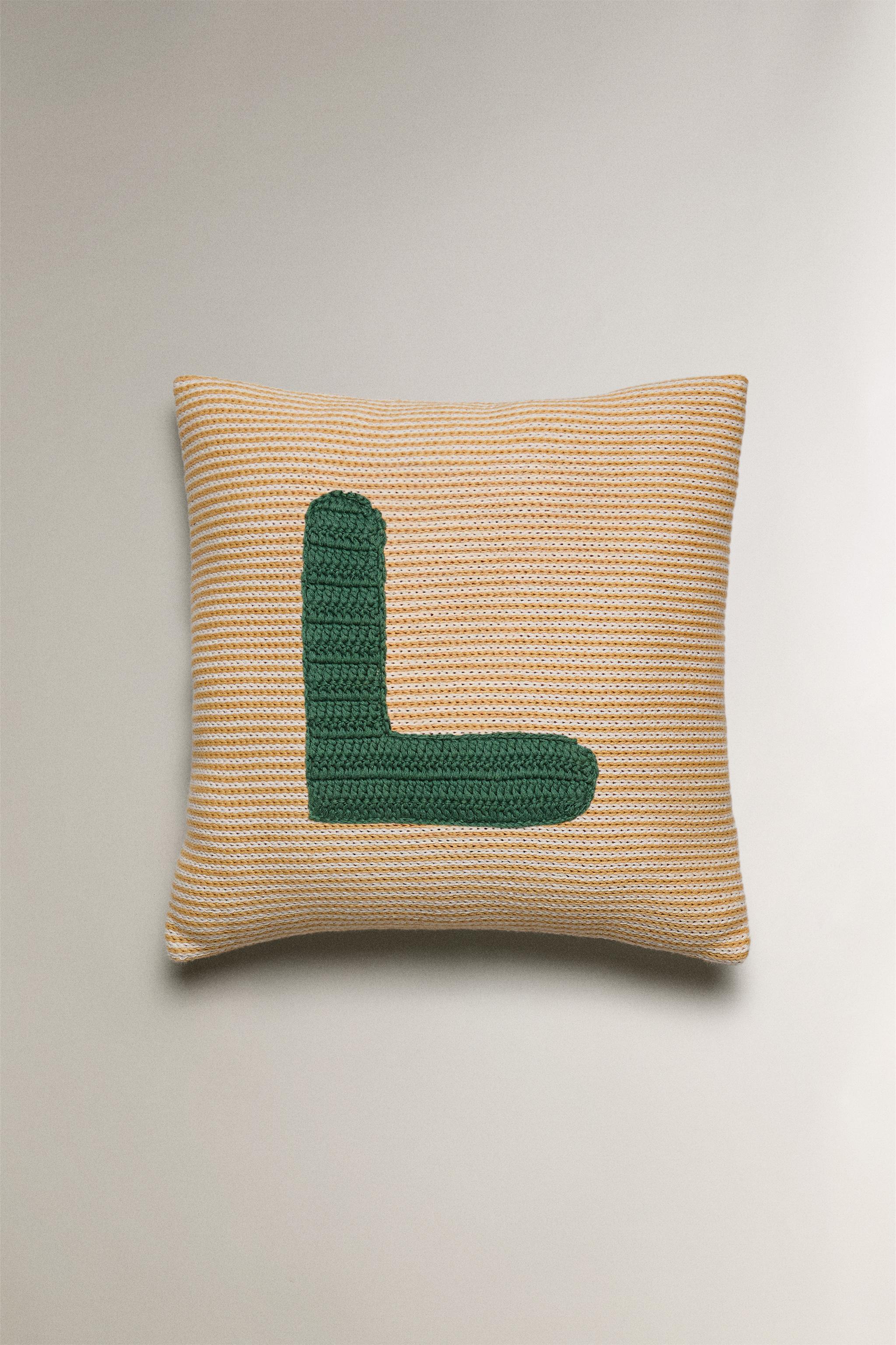 COUSSIN ENFANT BRODERIE LETTRE L